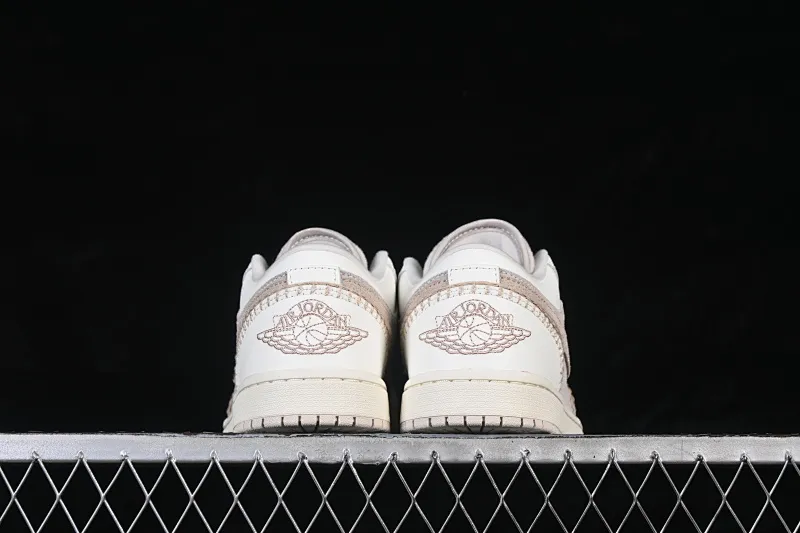 All categories Air Jordan Jordan series basketball shoes Air Jordan 1 Low G version pure original Air Jordan 1 Low AJ1 Joe 1 meter white brown low-top casual sneakers HV4268-120